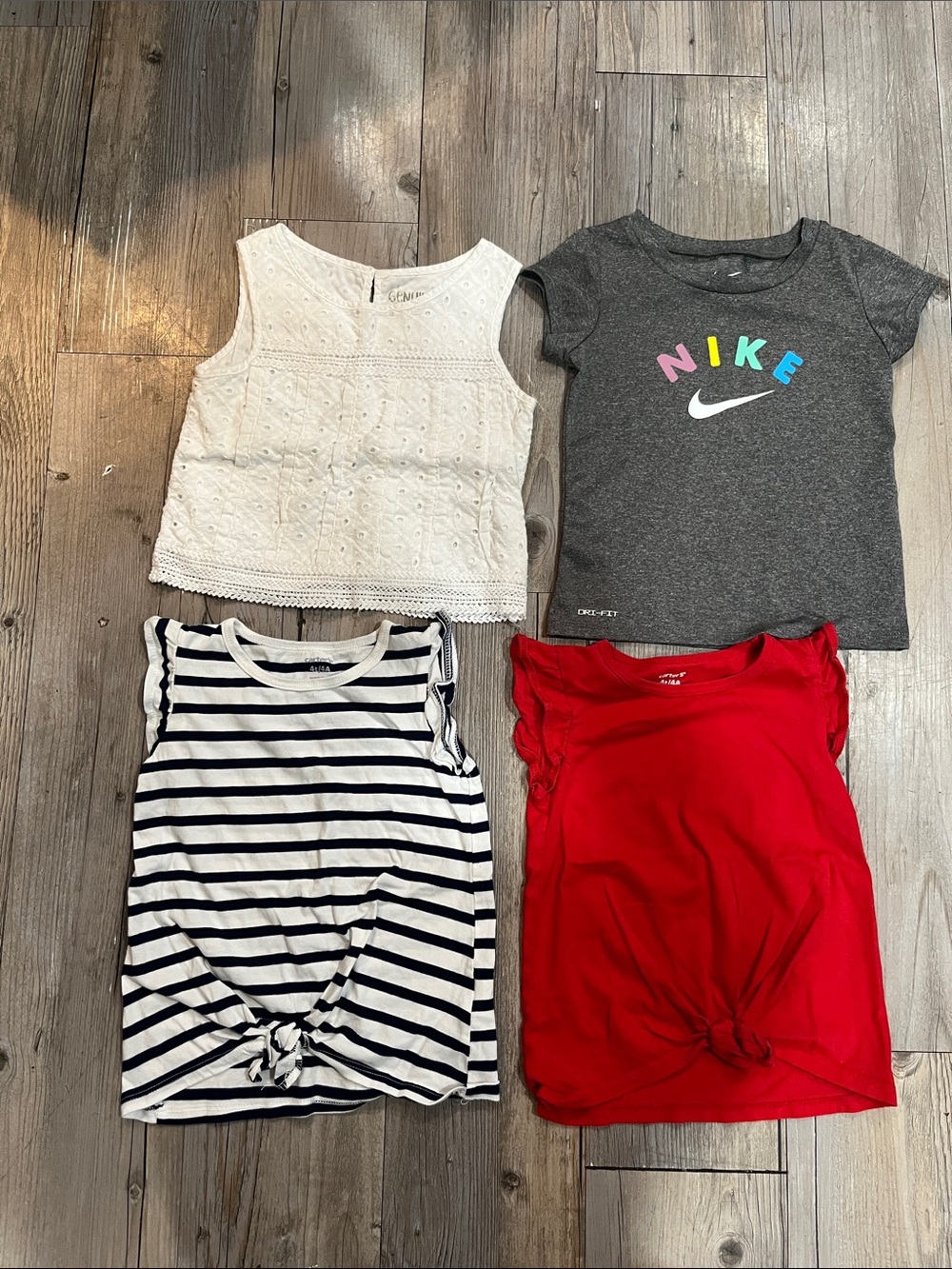 Like new 4T top bundle